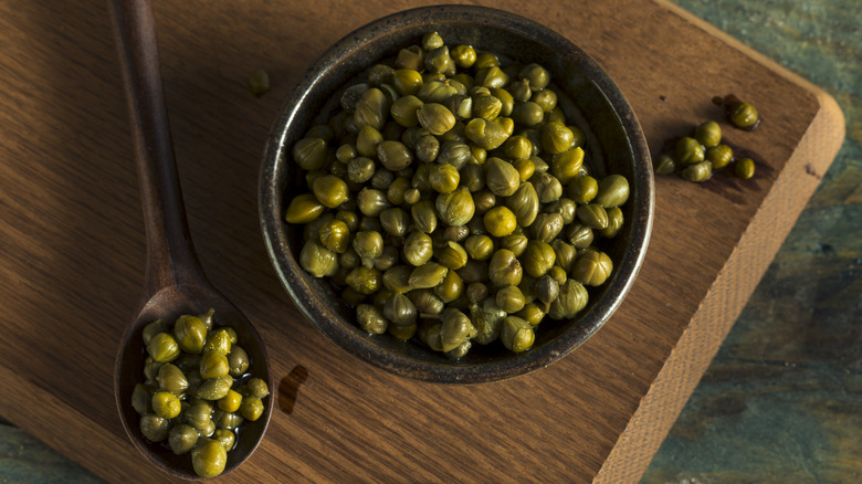 Capers in a bowl