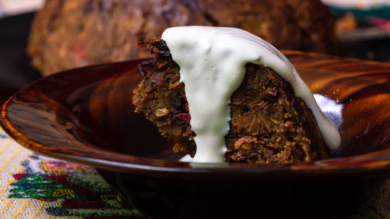 Steamed pudding with cream