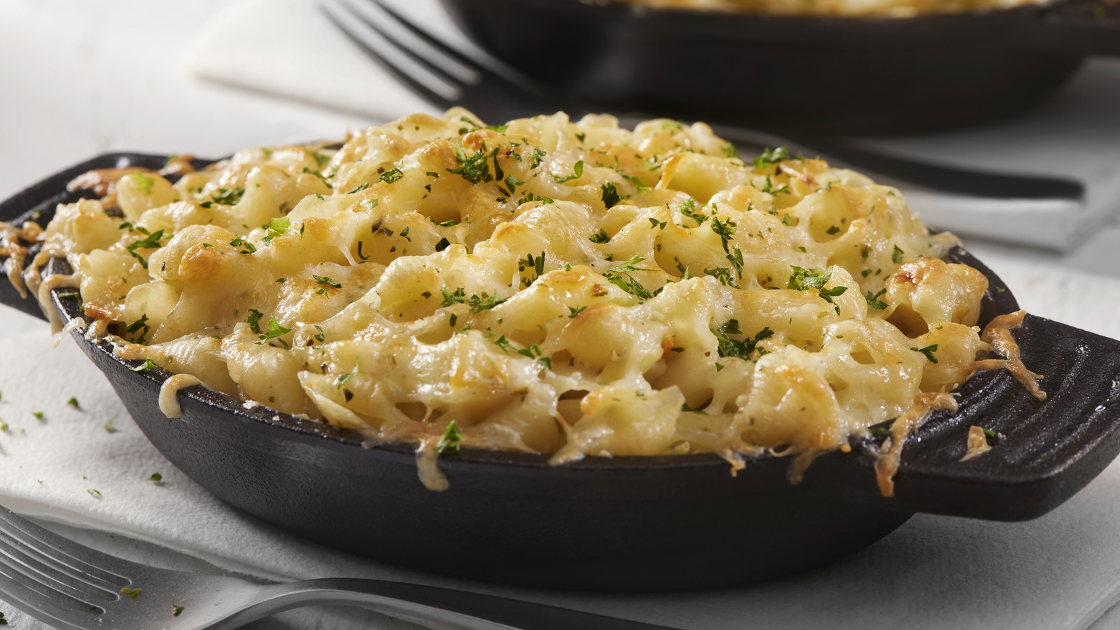 The Cheesecake Factory Hack For Building Your Own Buffalo Mac And Cheese