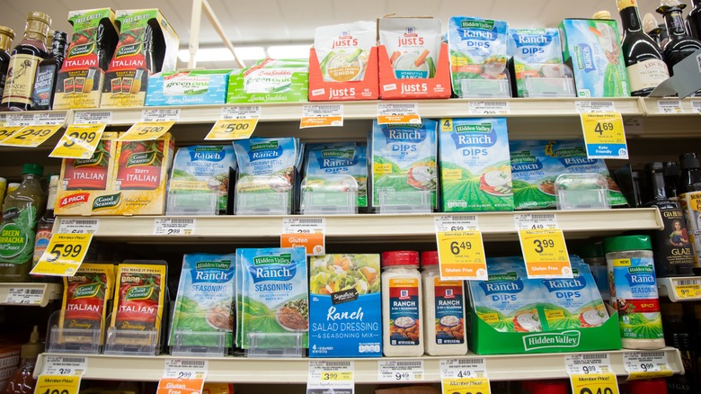 Powdered ranch dressing mix packets