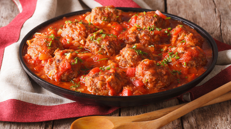 A plate of meatballs in sauce
