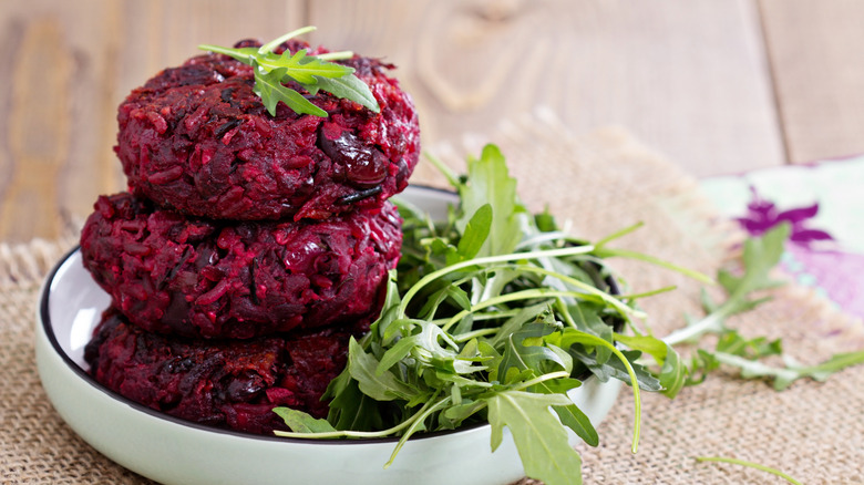 Beetroot veggie burgers made with rice