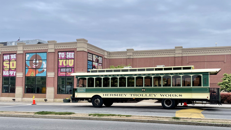 Trolly waiting outside of Hershey's Chocolate World