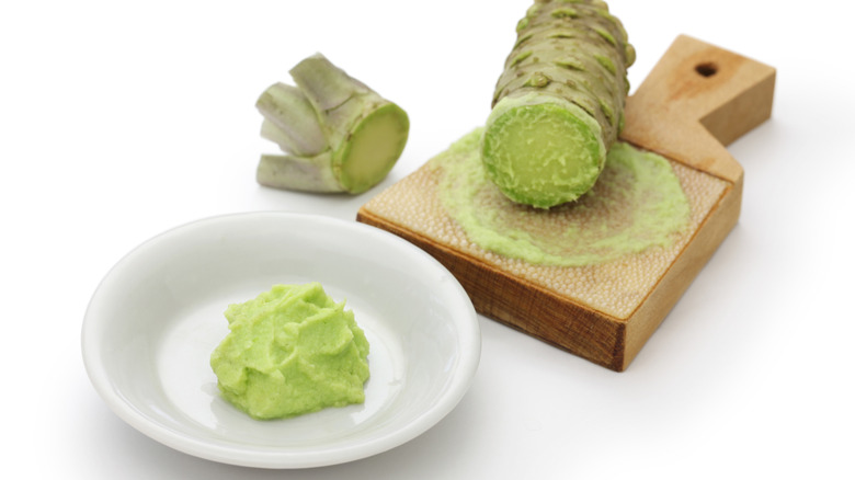 Cut up wasabi root & pile of mashed wasabi in bowl
