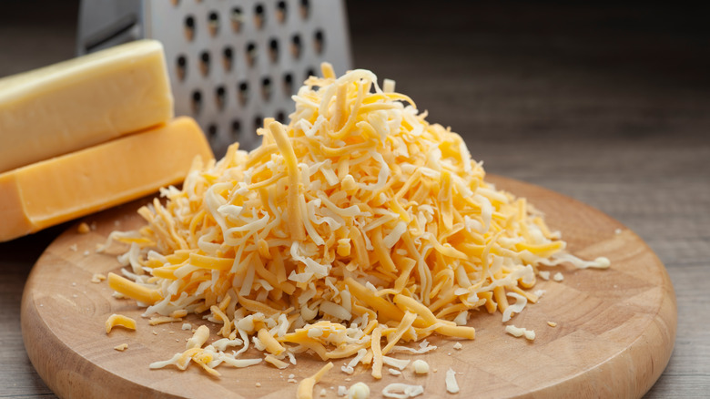 https://www.thedailymeal.com/img/gallery/the-cooking-spray-hack-to-keep-cheese-graters-from-getting-sticky/intro-1670622312.jpg