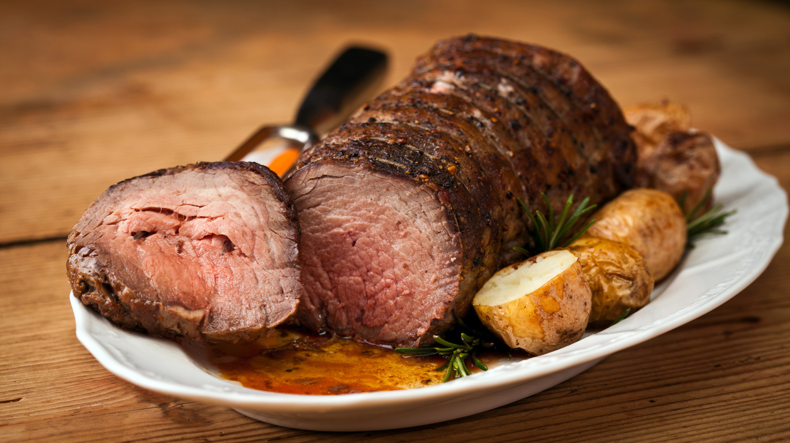 The Covering Tip For Keeping Roast Beef Juicy And Tender
