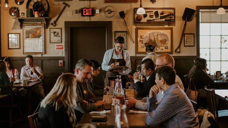 Cracker Barrel dining room