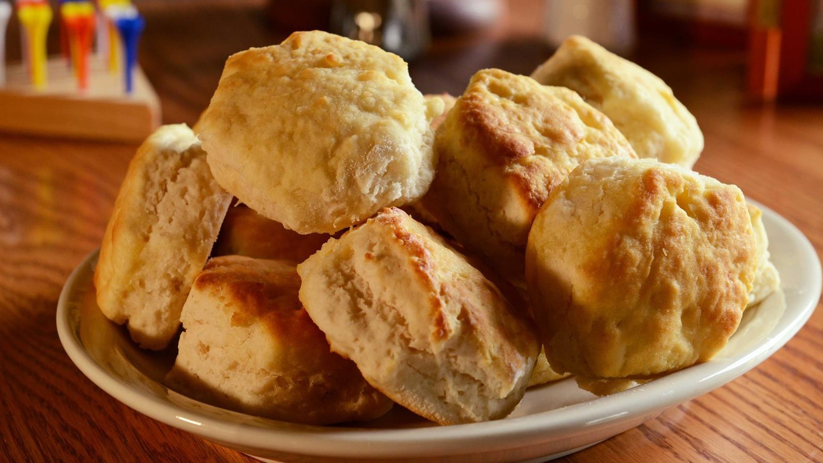 The Cracker Barrel Ordering Tip If You Want Your Bread ASAP – The Daily Meal
