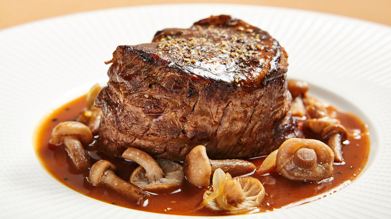 Filet mignon with mushrooms