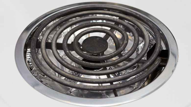 Coil electric burner lined with aluminum foil