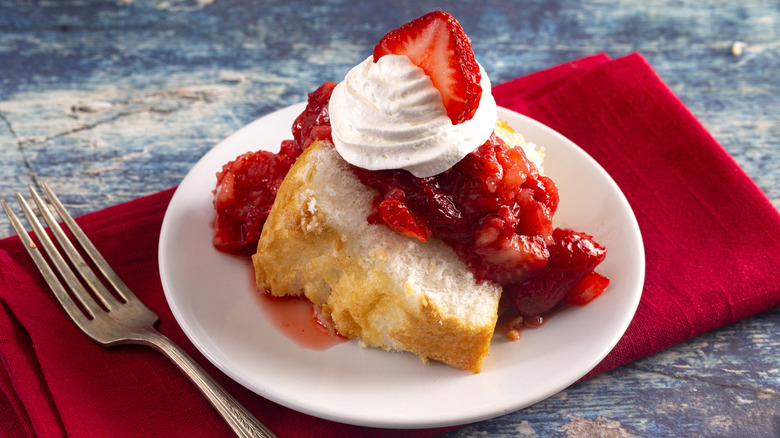 strawberry shortcake with sponge