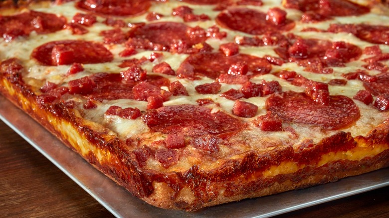 detroit style pepperoni pizza