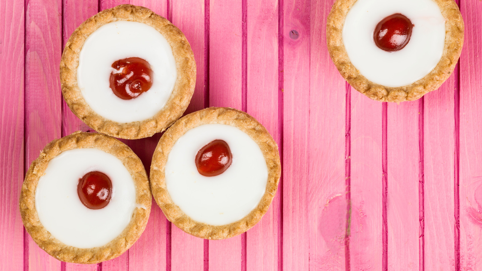 The Difference Between A Bakewell Pudding Vs Bakewell Tarts the-difference-between-a-bakewell-pudding-vs-bakewell-tarts