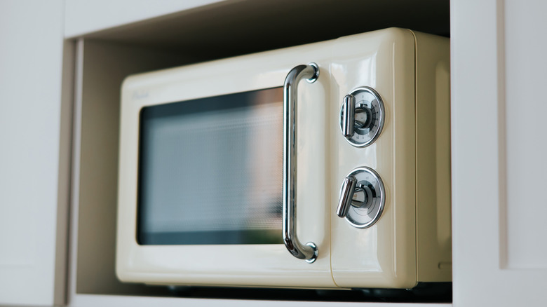 close up of a vintage-looking microwave