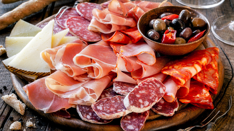 álbum alondra boxeo The Difference Between Prosciutto And Jamón Serrano (And When To Use Each)