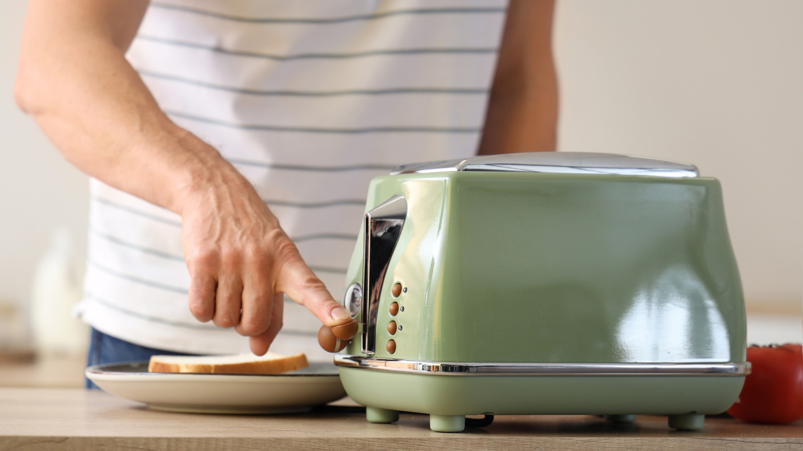 The Difference Between The Toast And Bagel Settings On Your Toaster
