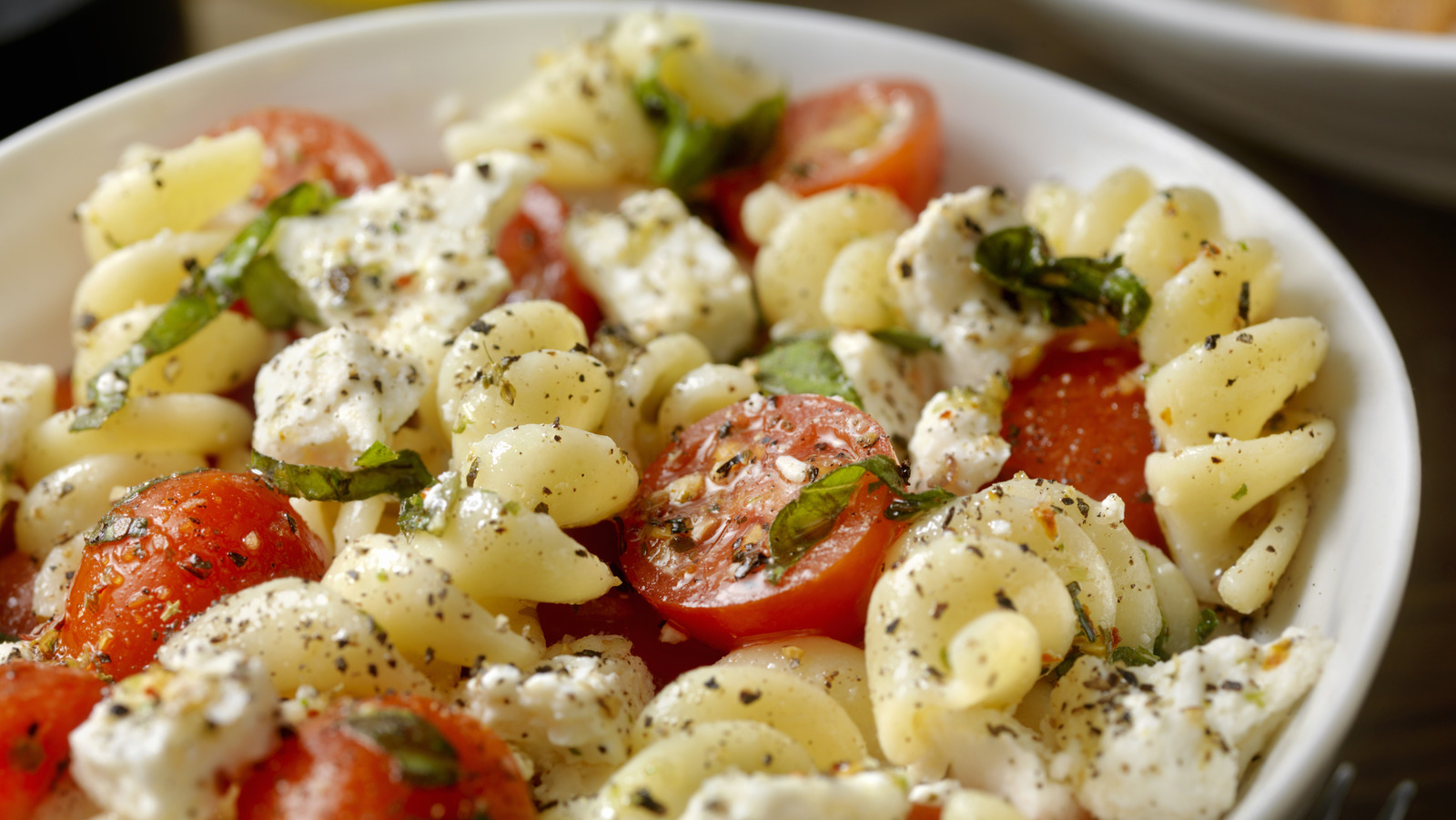 The Difference That Separates Pasta Salad From Macaroni Salad