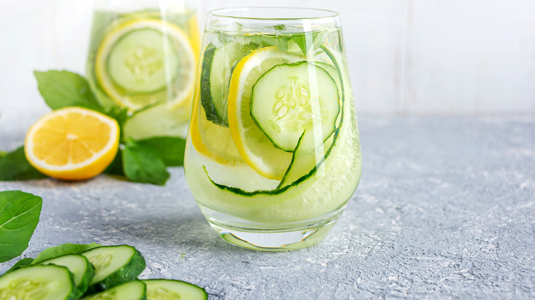 Cucumber-lemon water in glasses