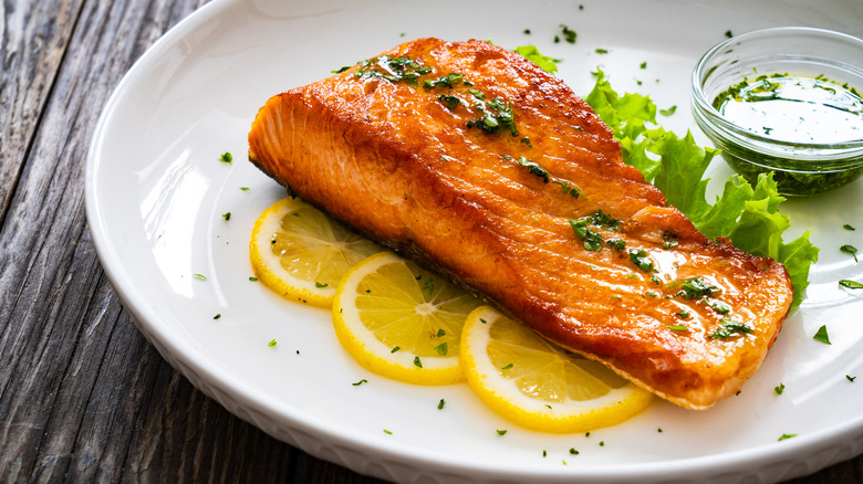 Seared salmon filet on lemon slices.