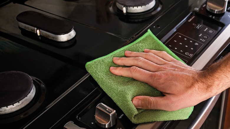 hand wiping stove with cloth