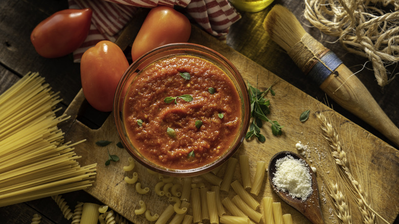 Pasta sauce and fresh ingredients