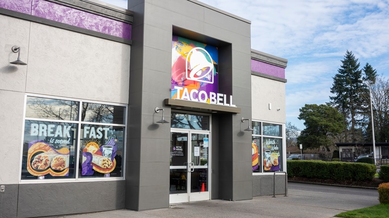 Taco Bell storefront daytime