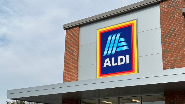 Aldi storefront 