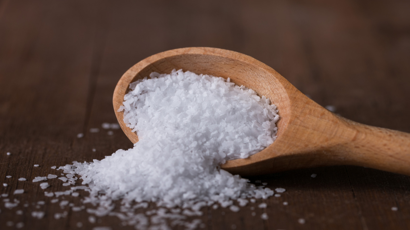 FoodWireDaily — The Finger Technique That Makes Seasoning A No-Brainer