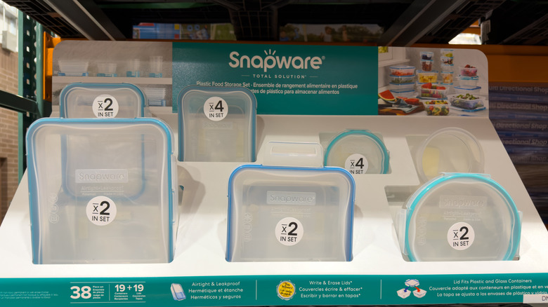 Snapware food storage container display