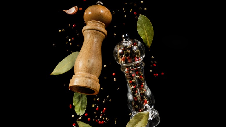 pepper mills with fresh peppercorns