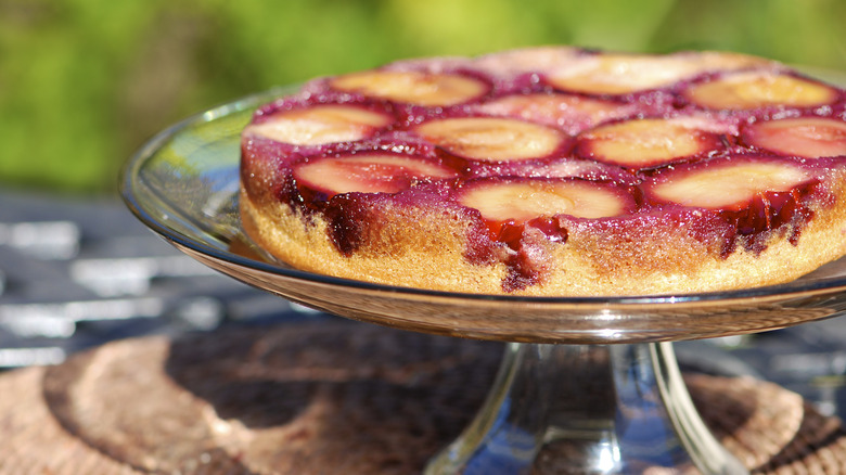 upside-down cake with fresh sliced peaches plums
