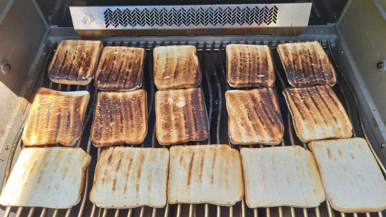 burnt bread slices on grill