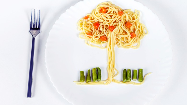 Spaghetti with vegetables shaped like a tree 