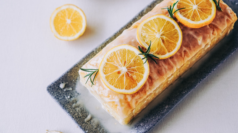 Lemon pound cake with lemon slices on tray