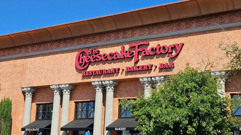 Exterior of Cheesecake Factory location