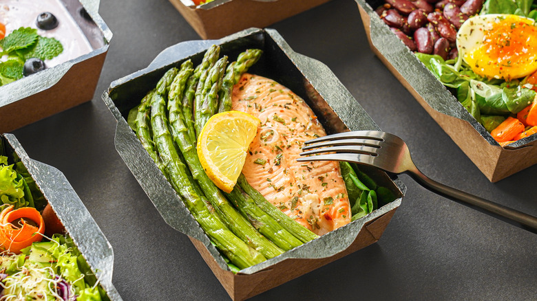 meal delivery salmon and asparagus
