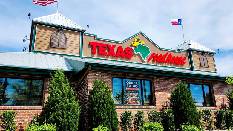 Texas Roadhouse storefront during daytime
