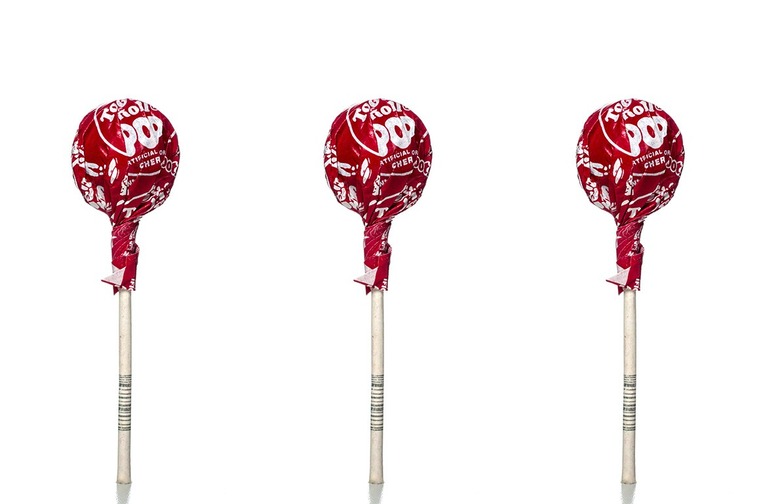 How many licks does it take to get to the center of a Tootsie Roll Pop?