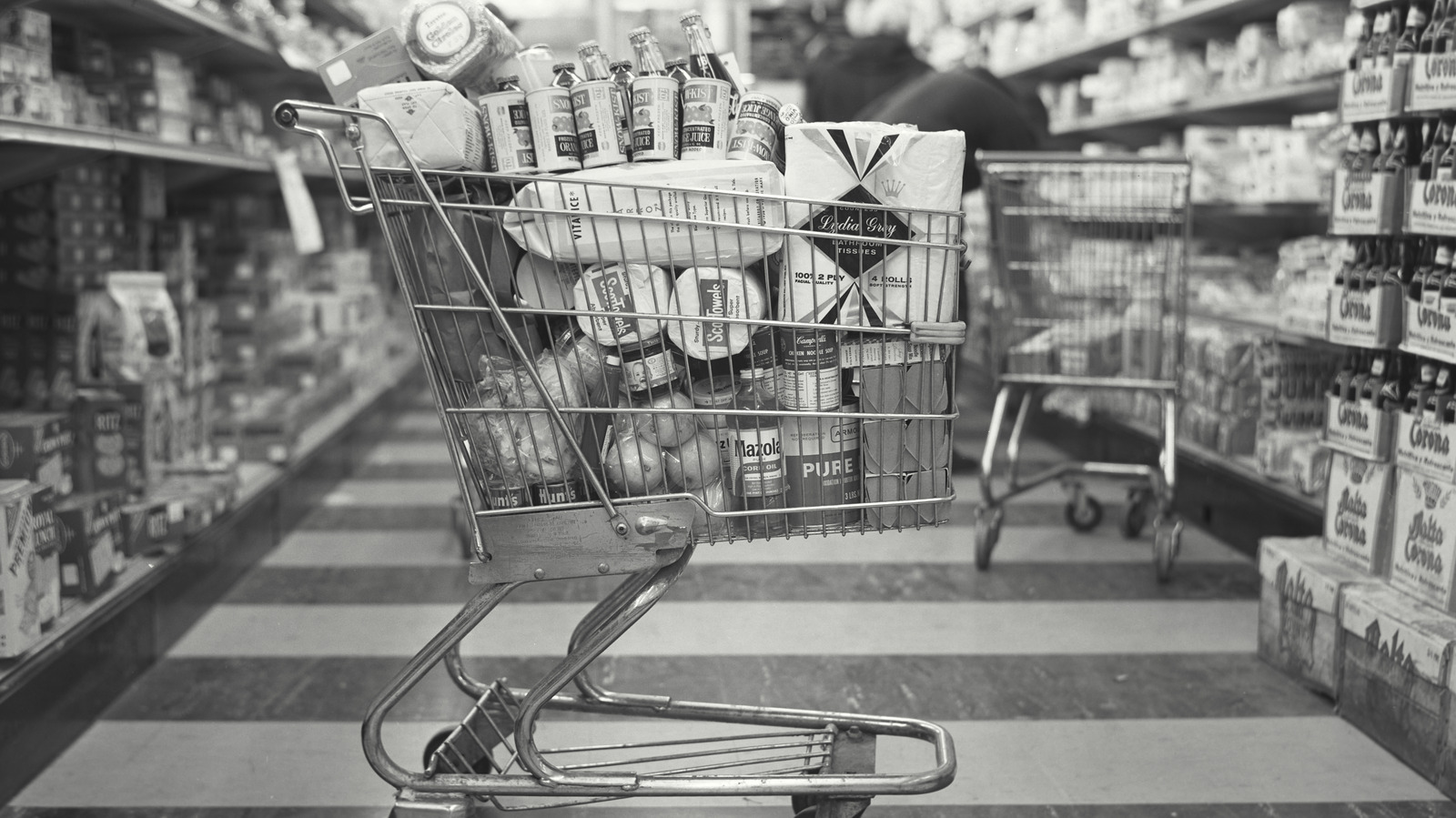 FoodWireDaily — The Oldest Grocery Store Chain In America Is Still Thriving Today