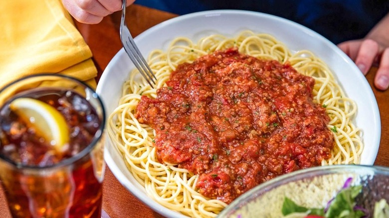 The Olive Garden Dishes That Are Probably Just Reheated In A Microwave