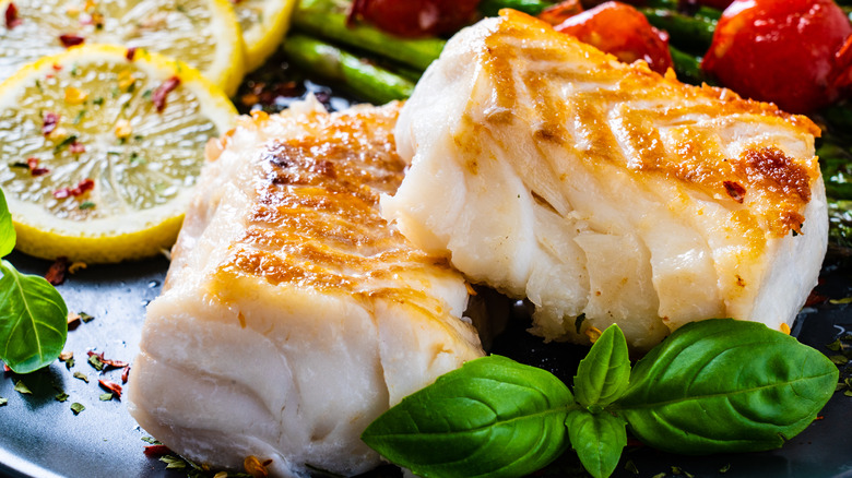 Grilled cod fillets with basil