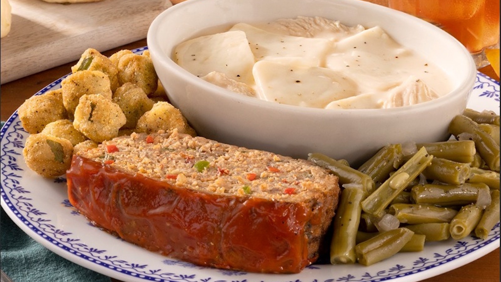 The Only Days Of The Week You Can Order Cracker Barrel's Meatloaf Lunch