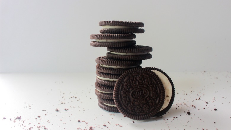 Oreo cookie stack 