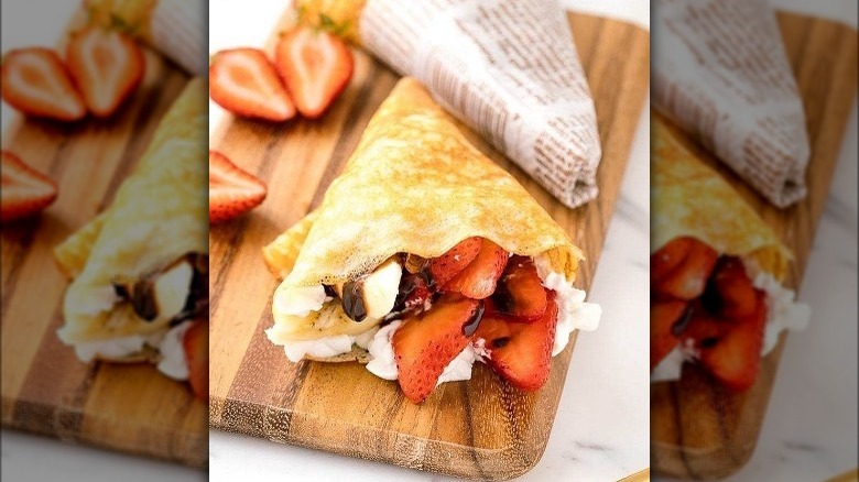 Japanese crêpes fruit on board