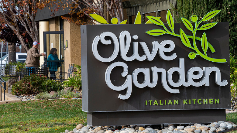 Olive Garden sign