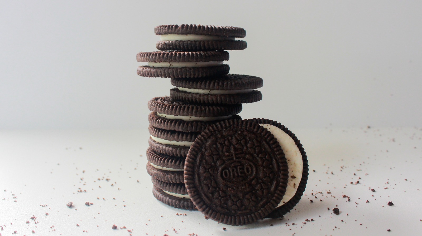 The Pepper Grinder Hack For Perfectly Crushed Oreos