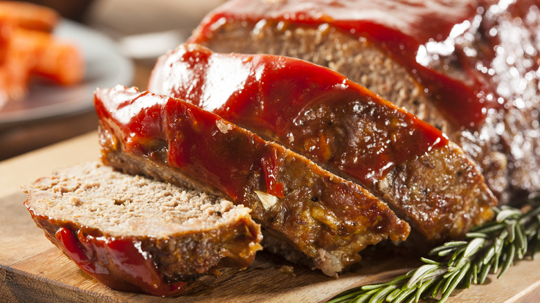 Sliced meatloaf with ketchup glaze