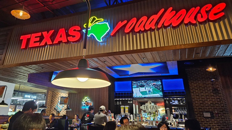 Texas Roadhouse interior