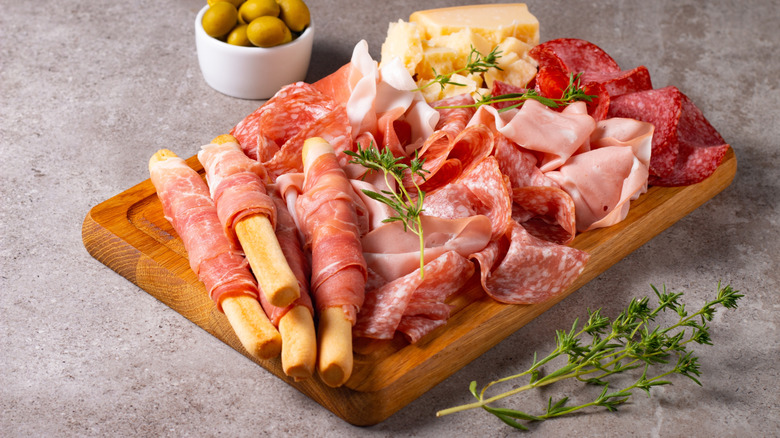 Charcuterie board with select deli meats