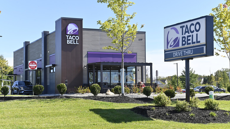 Exterior shot of a Taco Bell